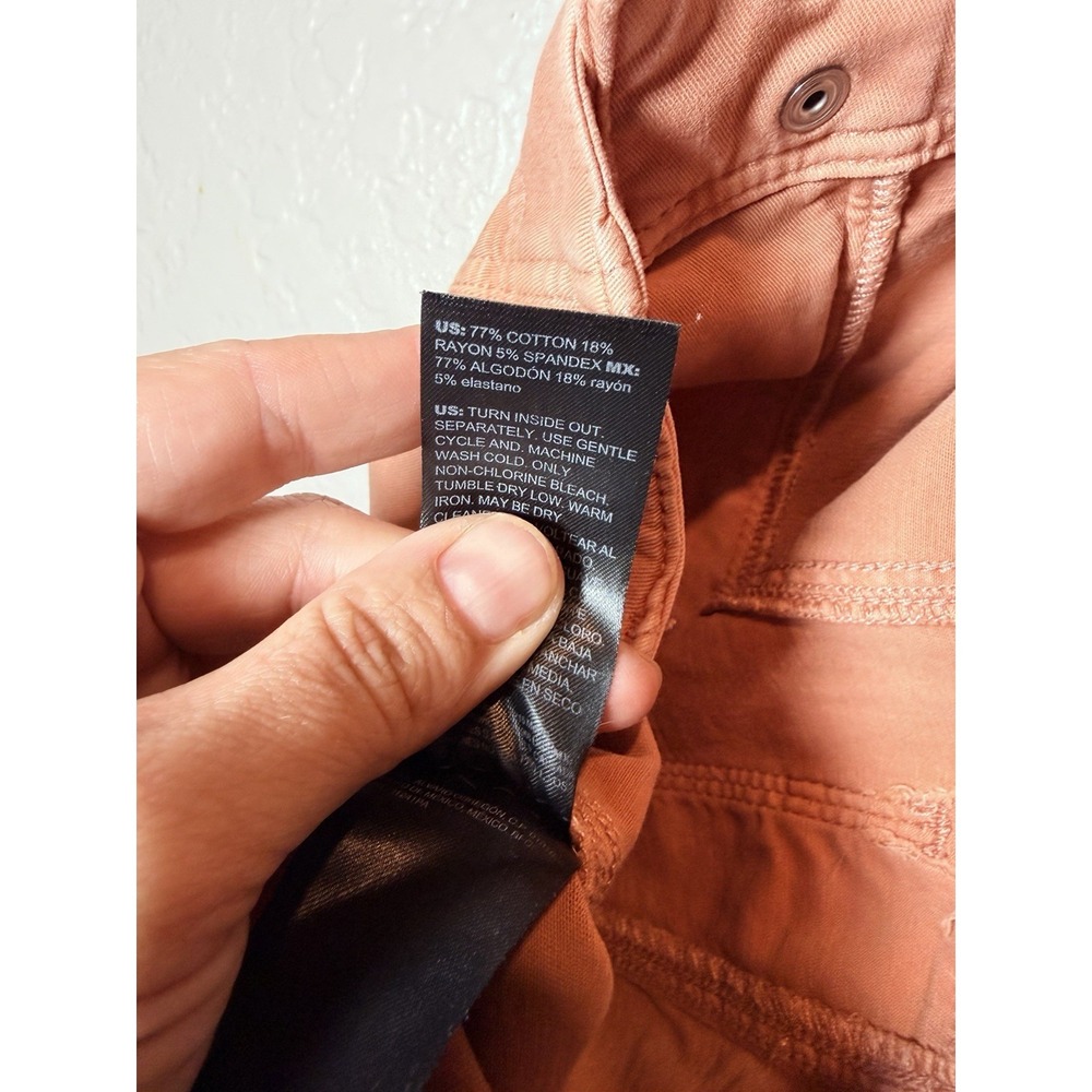 White House Black Market Mid-Rise Straight Crop Pret-A-Pedi Pant, Peach, 8 - Picture 8 of 8